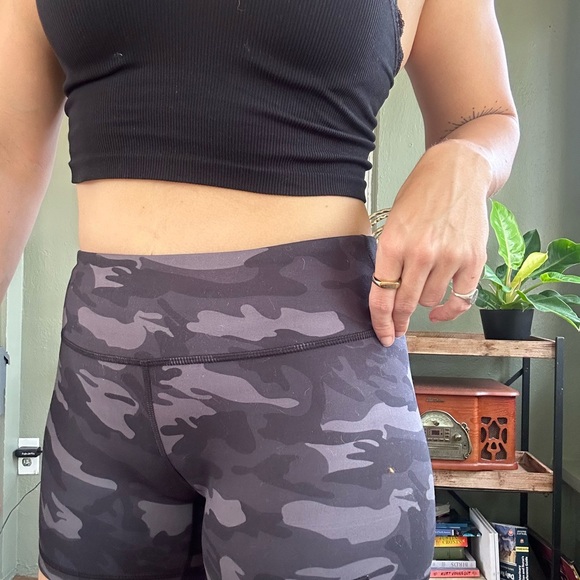 Black grey army camo shorts - livesore - crossfit - size medium - Picture 3 of 5